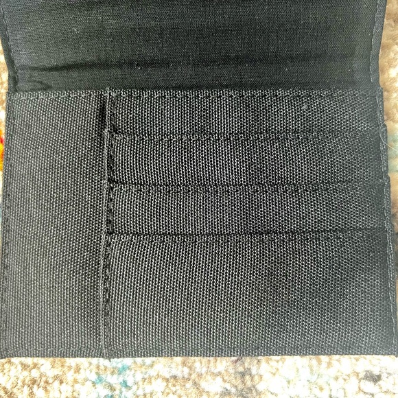 ✈️ Burberry Passport Holder - Picture 4 of 5